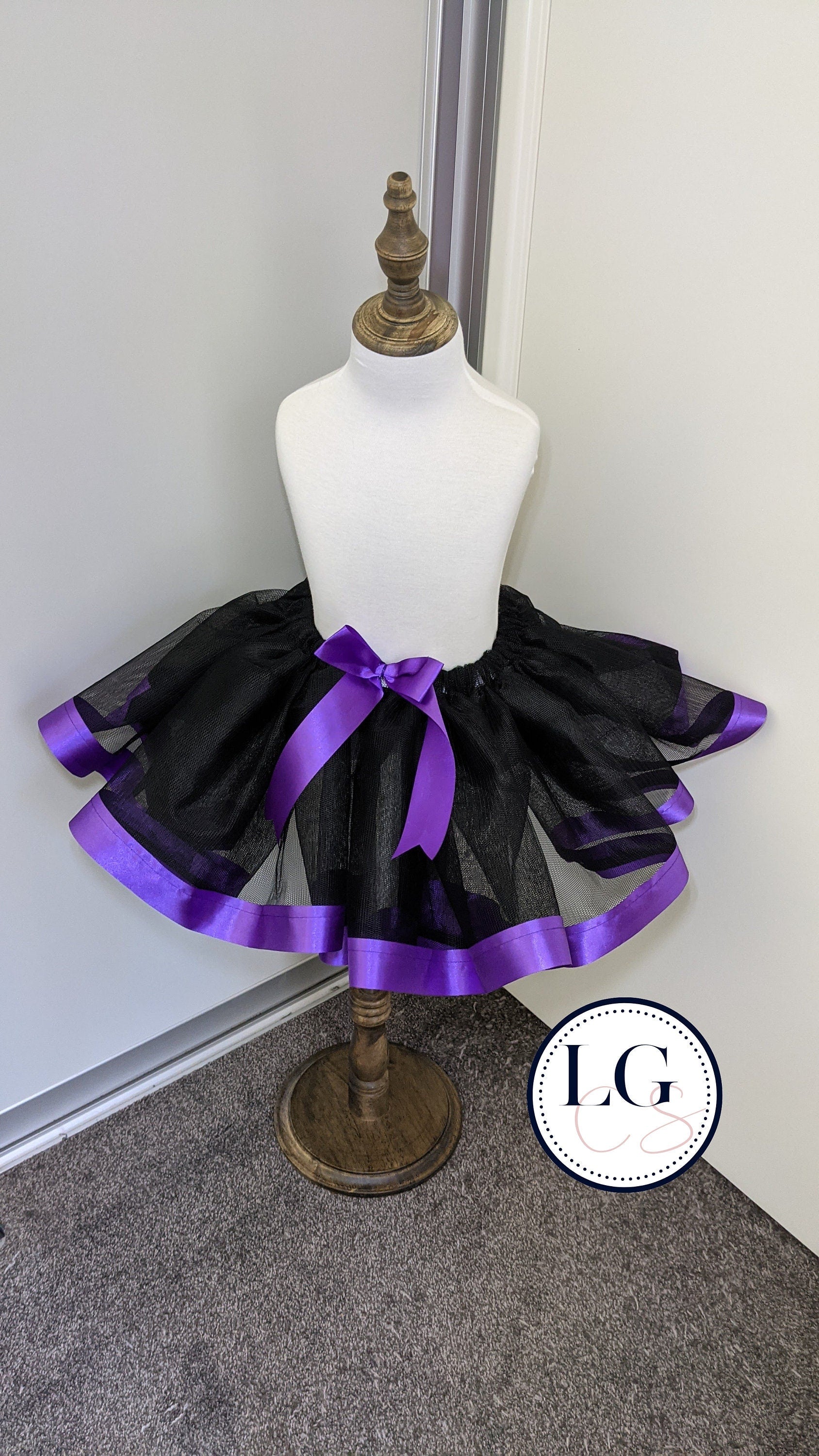 Black tulle outlet skirt with ribbon